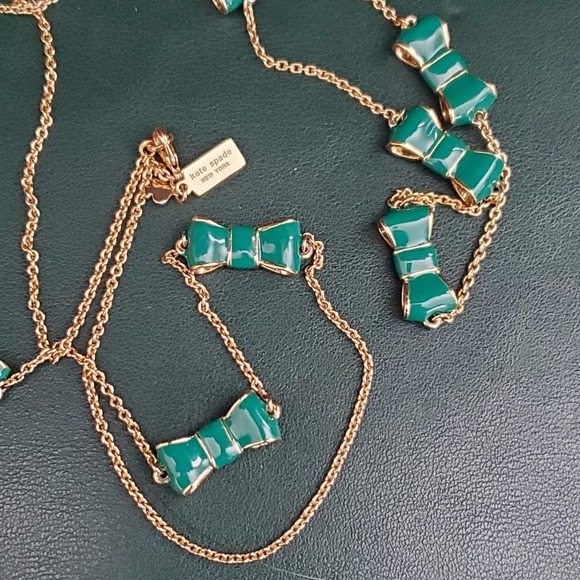 Kate Spade Take A Bow Long Necklace Gold Plate with Green Enamel Bows Signed - Picture 2 of 6